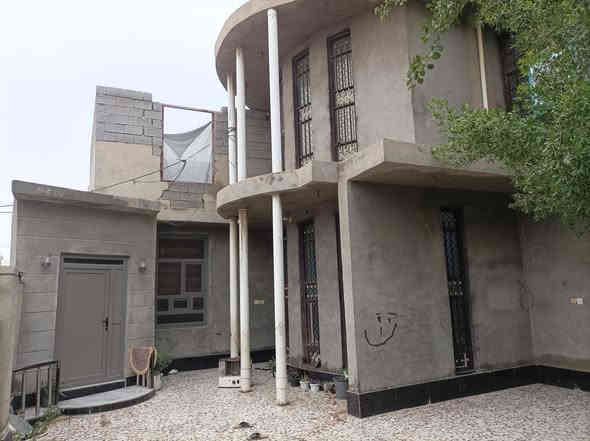 للبيع بيت سكني في منطقة المفرق – بعقوبة / ديالى
مساحة الواجهة: 20 متر

النزال (العمق): 12 متر

المساحة الكلية: 240 متر مربع

الموقع: منطقة المفرق – بعقوبة – ديالى

يقع ثاني بيت من الشارع السايدين العثمانيه العام ، ضمن أراضي خليل الصالح

البيت موقعه مميز ومناسب للسكن أو الاستثمار.

📞 للاستفسار والاتصال:
***********
📱 واتساب متوفر
