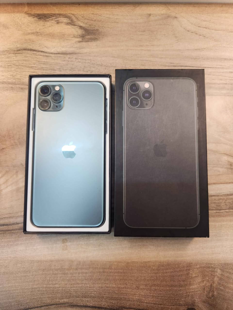 11 برو ماكس 
ذاكره 256 بطاريه 86
نضافه 99 وتر بروف 
ملحقات كارتونه فقط 
سعر ٣٣٠ قفل
بغداد البياع 
*********** بغداد, العراق
