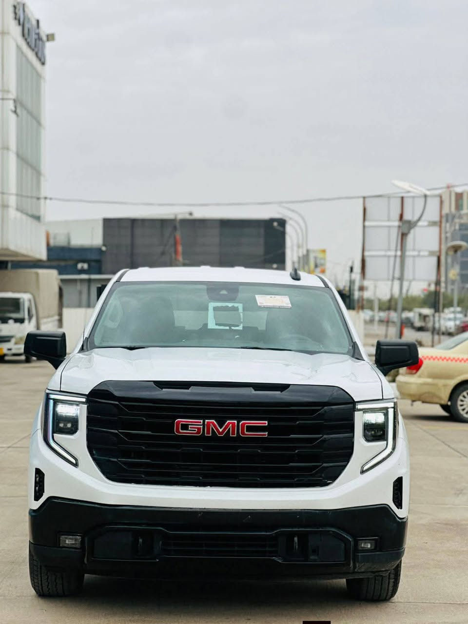 السلام عليكم
2024 GMC SIERRA K1500
جيمسي سيرا 
بصمة تشغيل عن بعد

2700 توين تيربو

دفع رباعي AWD 4*4

كير تعليك

كشن كهرباء

رادار خلفي

رادار امامي

 تحكمات ستيرن

مثبت سرعه 

تحديد مسار

لايت زنون

الحادث جملغ سايق شبر حافة بنيد 
دواخل و شاصي مكفولة 
ايرباك ستيرن راجع سستم

السعر  225  بدون رقم 
تكلفة الرقم 26 ورقه 

مكان السياره اربيل📍 (معرض اربيل كارس )

للاستفسار والجاد بالشراء الاتصال ع الرقم
***********☎️***********
