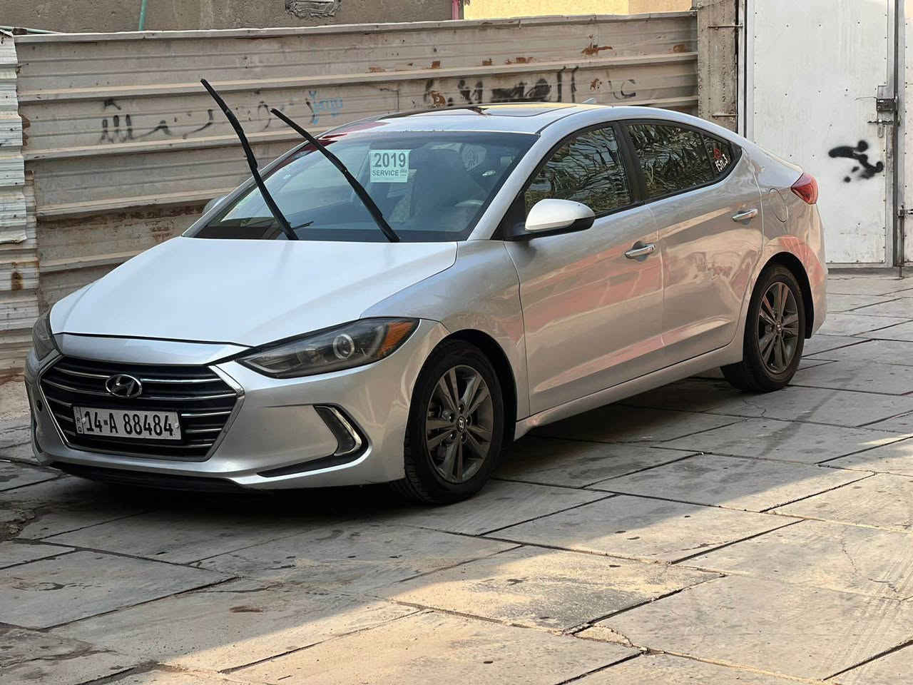 السلام عليكم 
النترا 2017 وارد امريكي ضربتها دعاميه و خشم البنيد  فول مواصفات كلشش تحكم و فتحه و راعيها يريد تحويل  سعرها 120 وبيها مجال قليل 

*********** Singapore
