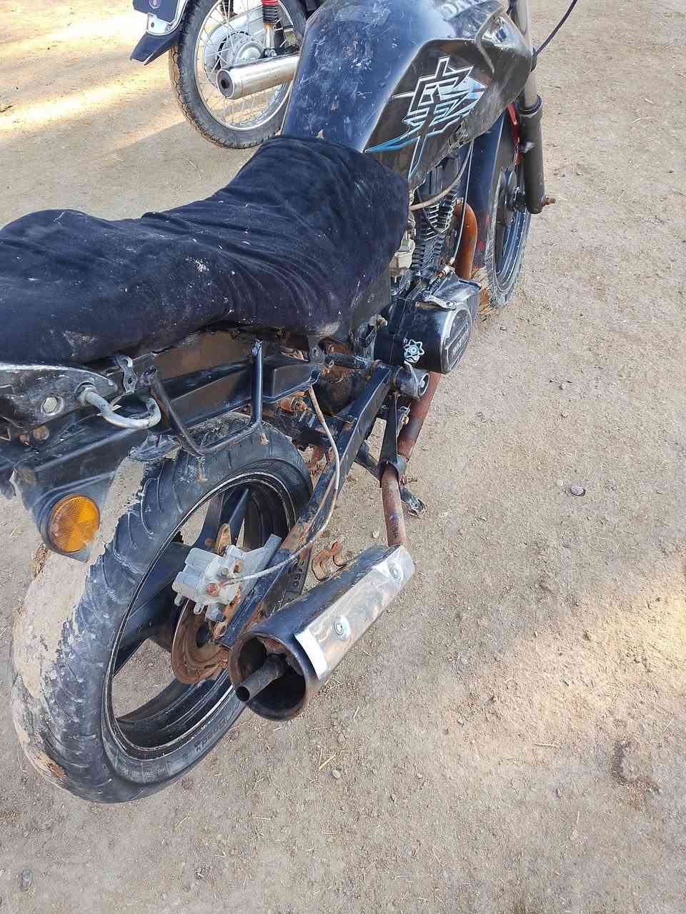 السلام عليكم دراجة دايون باندا موديل2015مكينتها ادخن بس شغالةوماتشتغل سلف ما اعرف شنو نقصها وبريكها عوزه دسكات السعر150وبي مجال  العنون طريق كربلاء نجف عمود720رقم***********
