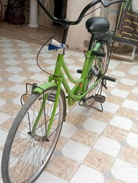 بايسكل للبيع حاويه نظيف سعره 100  07827500655