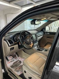 جيب شيروكي لمتدد 2018فول خليجي  صبغ فقط دعامية امامي اثر شخوط  جكات  ك...