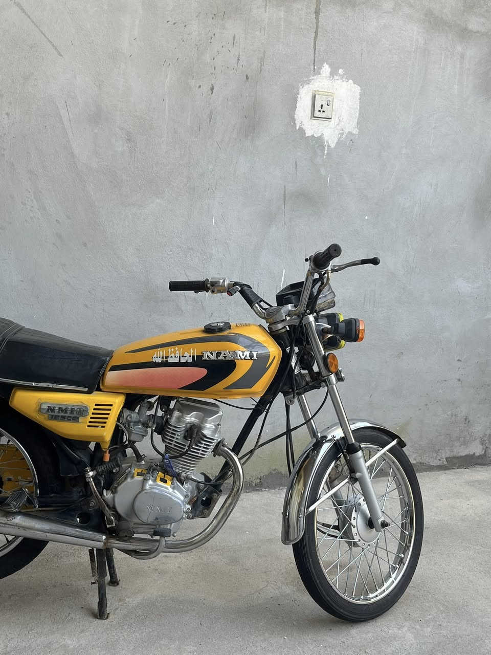 نامة شلامجة 22
دراجة سنوية بأسمي ولوحات مامستلمهم 
تحويل شوكت ماتريد
عينة ولايت
كهربائيات كلها شغالة
دراجة بلادية مو تعمير
المكينة بلاد برغي مامفتوح بيها 
دراجة حلوة مامتعوبة 
السعر 1800
للاستفسار ***********
