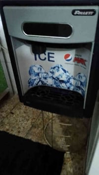 مكينة ثلج المانية  استعمال قليل  تنتج باليوم ٤٥ كيلو  07762497449