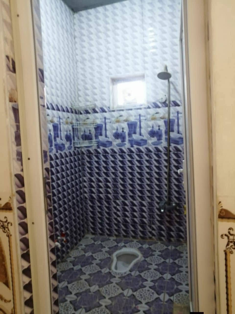 مشتمل للايجار بناء حديث يتكون من مطبخ وكلدور وحمام ومنور وغرفت نوم وحده  مساحته 100
 نظيف مثل متشوفونه بالصور اجاره 250 اجاره لعائلة صغيرة فقط العنوان حله حي الجزائر فرع الصيدليه مرجان عبر سكه القطار 
***********
