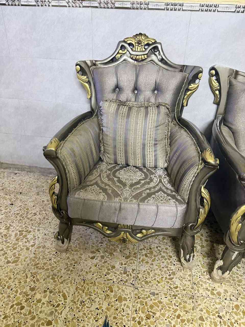 سلام عليكم تخم تركي 10 مقاعد صارلة 7 تشهر من اخذته سعره 550 الف عنوان بغداد الشعب***********
