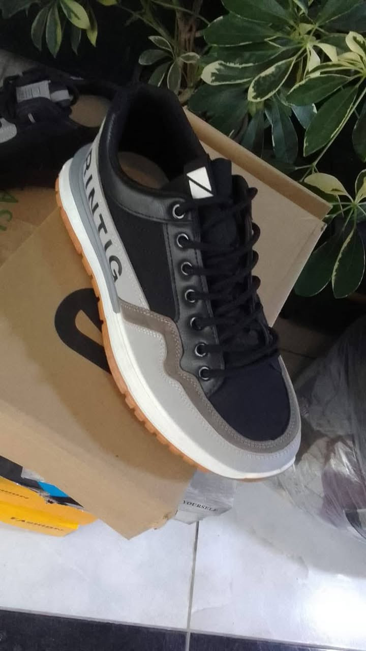 ⭕️لانبيع مفرد.. #جملةفقط⭕️
شروة احذية شبابية كواليتي عالي اوروبي 
اكثر من 25 موديل 
مقاسات من 40/45 
سعر القطعة 7 الف دينار
اقل كمية 300 قطعه
متوفر كميات خير من الله
♦️شحن محافظات
للتواصل والاستفسار يرجى مراسلة واتساب
***********ازهر الداؤودي
