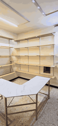 / للبيع رفوف محل  / ٣٠ طبقة / ابعاد الرف ٢٤٠ ×٣٠سم  مع ٥قطع احجام صغير...