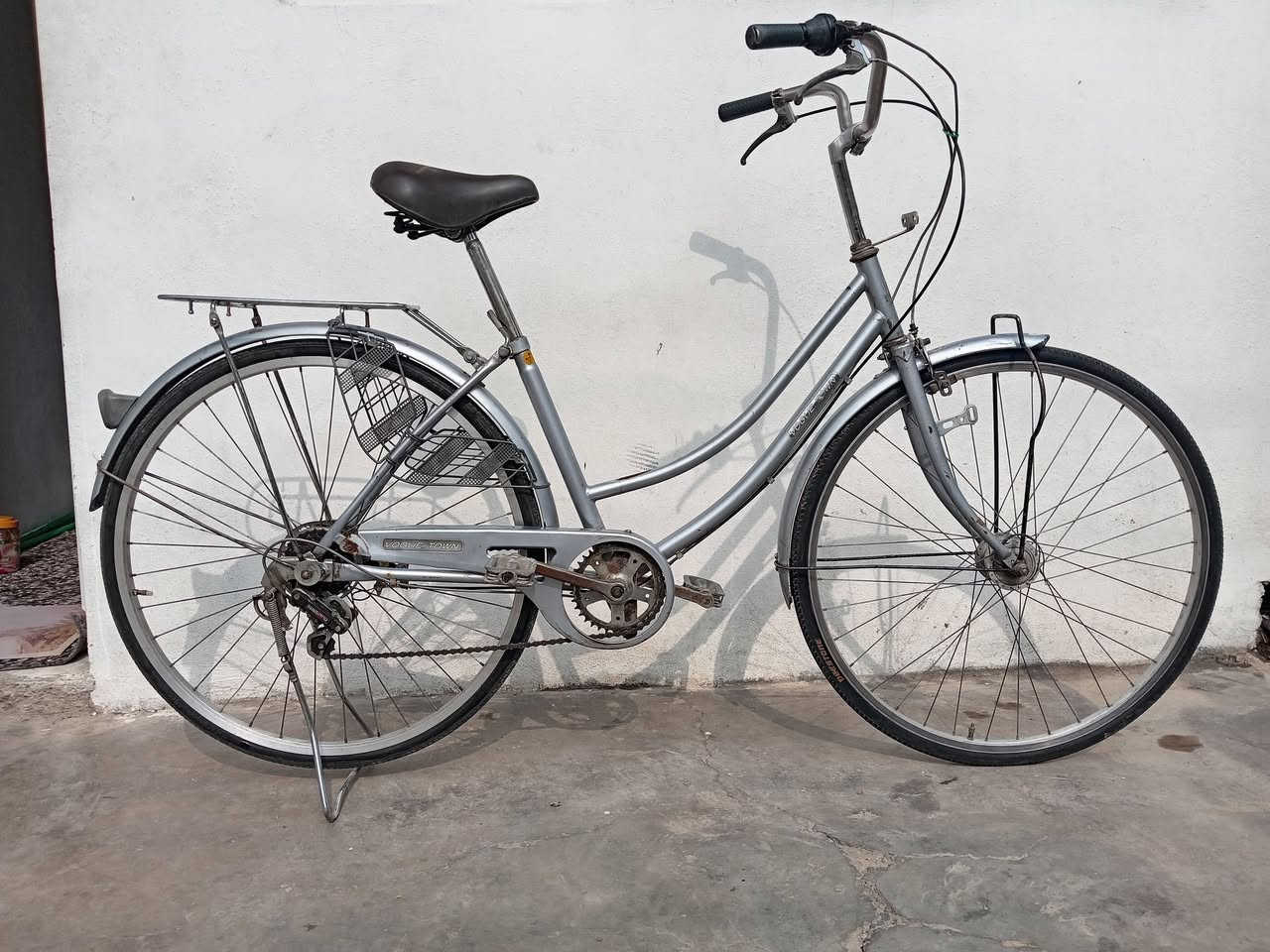 بايسكل للبيع ياباني گير وحساس اللايت موجود حجم 27  رصاصي جاهز السعر 80 عنوان كركوك روناكي سايدين الاستداره الاولى  ***********
