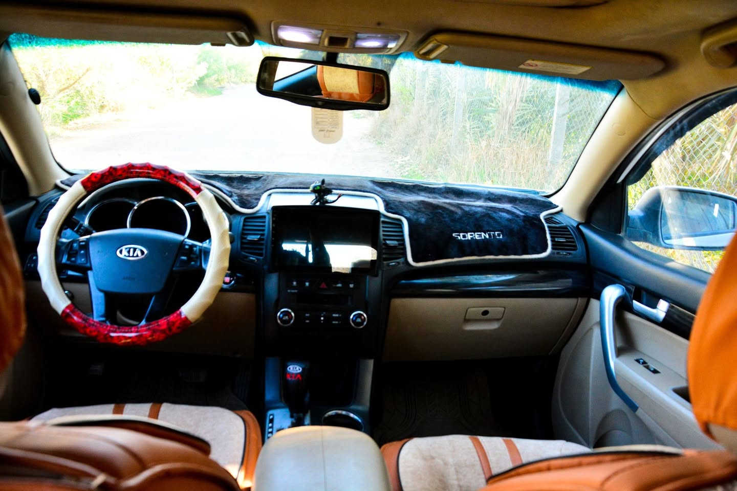 للبيع: كيا سورنتو 2011
​السيارة بمواصفات خليجية مميزة وجاهزة من كل النواحي (شغل واطلع).
​✅ المواصفات العامة:
​الموديل: 2011.
​المحرك: 6 سلندر.
​ 7 راكب.
ماشيه 185الف كم
​المواصفات: فول مواصفات (بانوراما).
‏بصمه تشغيل
‏بصمة بوب
‏شاشه كبيره كامره خلفيه
‏حساسات خلفيه
‏تبريد وتدفئه
‏حداديه فول
​التبريد: 3 قطع تبريد ثلج .
​الداخلية: كشنات جلد  + شاشة لمس.
​. السيارة جاهزة "على الآخر" وما محتاجة أي مصروف.
​الضرر: صبغ في الجاملغ (جهة السائق) والبنيد فقط.
​ملاحظة: الضرر خارجي فقط، بدون دواخل نهائياً، والشاصي سليم 100%.  +السونار موجود بالصور
​💰 السعر:
​السعر المطلوب:148 ورقة$.
​📍 المكان: [ذي قار. قضاء الرفاعي]
📞 للتواصل والاستفسار: [***********]
ملاحظه: غير متواجد على الخاص  تكدر تراسلني واتساب او ترمش عليه واني اتصل عليك ♥
