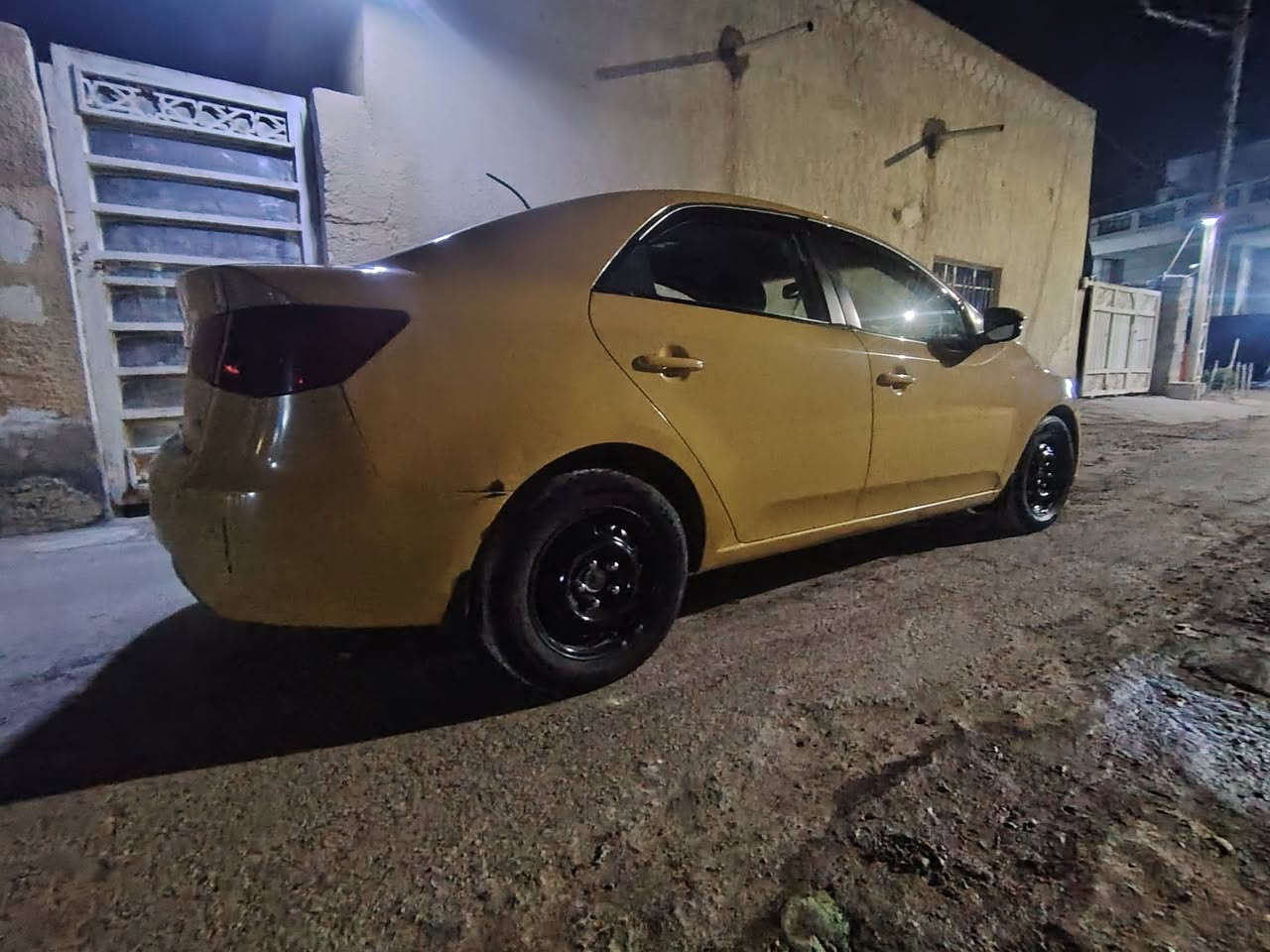 فورتي موديل 2010 رقم انبار دولي تحويل وين ميعجبك مصفره هيئه وغرامات... السياره فول مواصفات.. َفتحه شاشه كامره فول تحكم استيرن اشاير مري حادثها ربع الجاملغ والبنيد بدون دواخل وصور السونار مرفقه بالمنشور... منظومه تبريد جديده.. زوج تايرات امامي.. باتري جديد... كيرها خير من الله.. صدر نص عمر... مكينتها بيها تبخير.. مكاني بغداد سريع ابو غريب مقابيل حليب بلادي... السعر 75 وبيها مجال قليل حك الجيه... ***********
