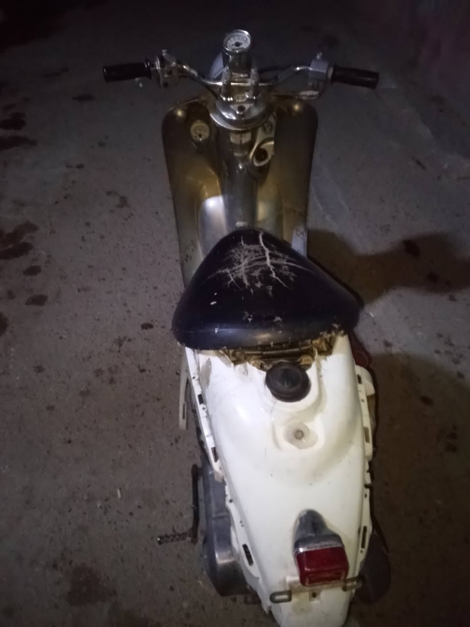 دراجه كلاسك ياماها 60 نص هندر شغاله تايرات جدد مكينه نظيفه اي عيب مابيها المكينه فقط بيها كابريتر تجاريه سرعه معدل خير من الله سعرها 90 عنواني بغداد حي تونس رقمي للتواصل ***********
