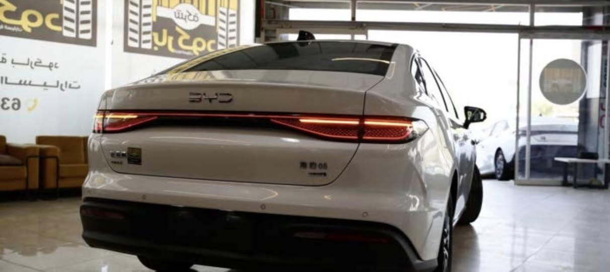 🚘✨  BYD Sael 05 2025السلام عليكم مديل رقم بصره حره بااسمي ماشيه 1.800
فول مواصفات .. 

سيارة هجينة تجمع بين التكنولوجيا المتطورة والاقتصاد العالي بالفئة الفاخرة!

🔹 أهم المواصفات:

محرك هايبرد DM-i (بنزين + كهرباء) باستهلاك اقتصادي وأداء قوي ⚡⛽

شاشة وسطية كبيرة مع نظام ذكي للتحكم 👨‍💻

مقاعد جلد فاخرة مع تعديل كهربائي  🛋️

فتحة سقف واسعة 🌌

إضاءة LED أمامية وخلفية بتصميم عصري 💡

أنظمة أمان متطورة: رادار أمامي وخلفي، مراقبة النقطة العمياء، مانع انزلاق، تنبيه مغادرة المسار 🚦

مدى ممتاز على البطارية مع شحن سريع 🔋

الشراي يتصل ويدلل ***********
