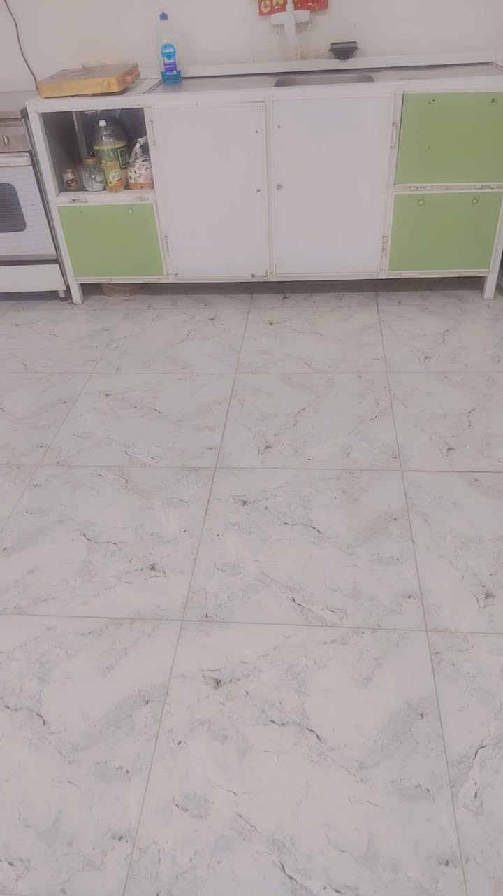 كاونتر للبيع السعر٢٠٠ العنوان كوت الخاجيه شارع٤٠
الهاتف***********
