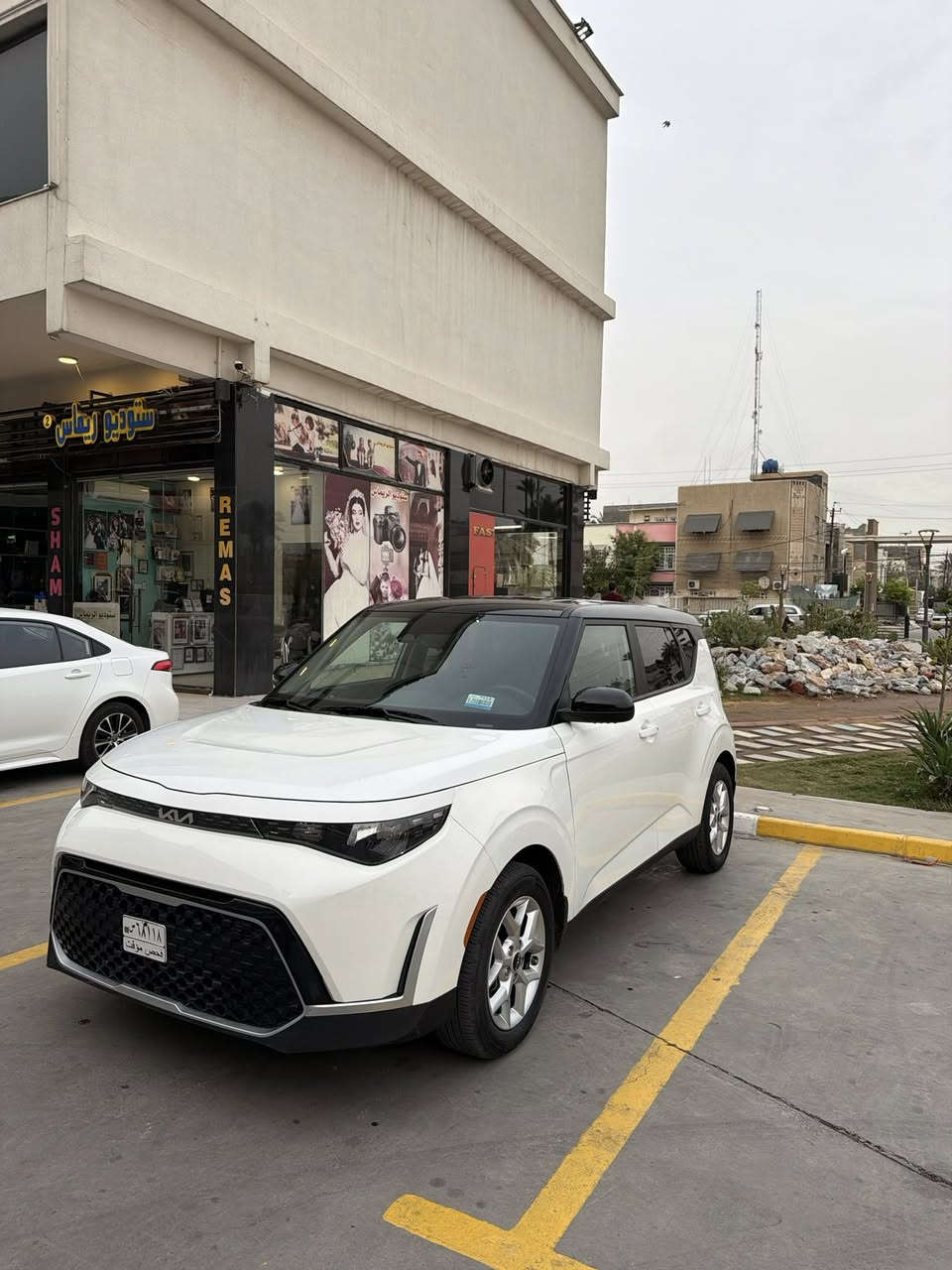 السلام عليكم
سلام عليكم
للبيع كيا صول موديل 2025  حجم المحرك 2000 دوش ماشيه 
2 الف فقط يعني زيرو السياره جديده كلش كلش  
حادث ((بدون صبغ)) فقط تبديل 
بنيد وجاملغ فقط بدون دواخل بدون كلشي 
موصفات  ايباد وبجم عدسه ابواب بصمه 
كشنات كهرباء كشنات تدفه شاحن وايرلس تبريد بيانو رادار امامي شغال رادار خلفي رادار يمنه ويسره حساس اطارات كشاف امامي شغال نضمه قياده
السياره جديده كلش
لد امامي شغال لد خلفي شغال اشاير بل مري ولكب كروم حجمه 18  اناره داخليه دمام صوت امامي وخلفي
تشغيل عن بعد اطفاء ذاتي
انضمه قياده السياره ذاتيه 
للأستفسار ***********
السعر:148 وبيها مجال شويه 
موقع : الخضراء
