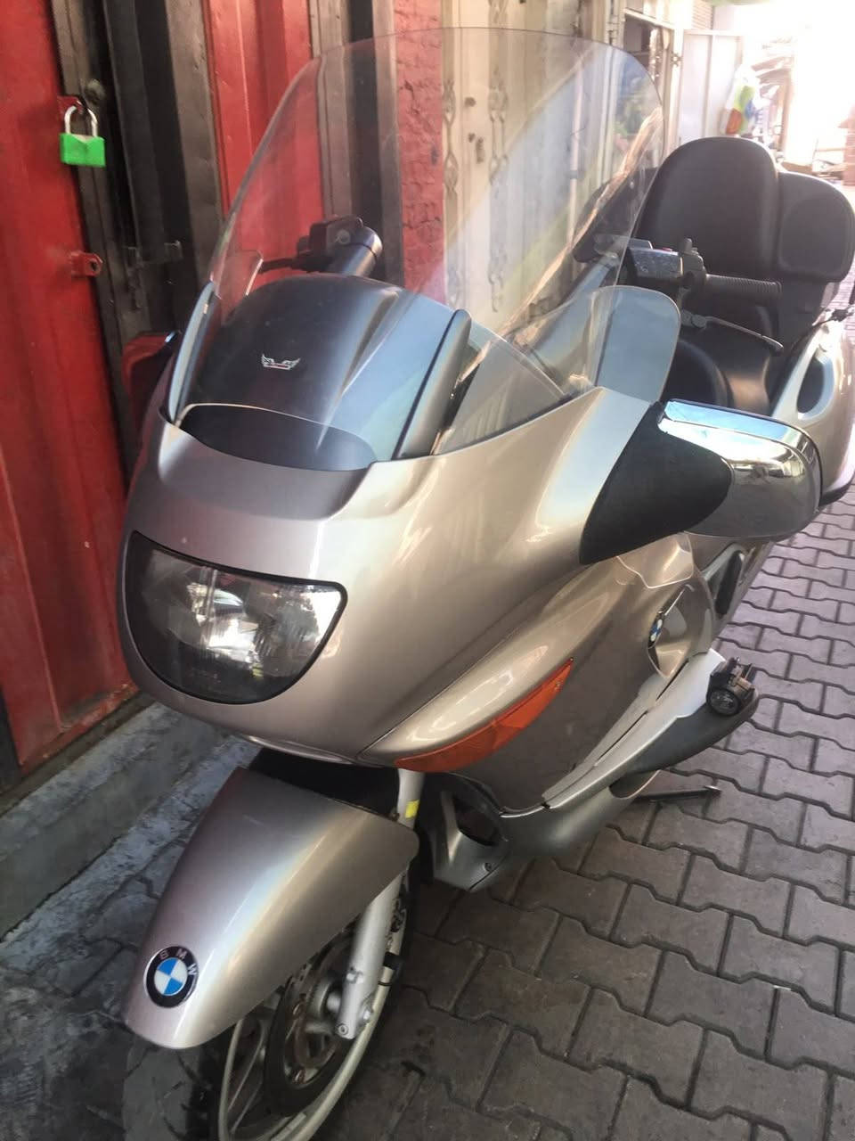 السلام عليكم
دراجه bmw K1200S  من ارقى دراجات الترحال جاهزة و مكفوله كفاله عامه 
الدراجه حاويه ممشى 40 الف كيلو فقط
 بدون رقم سعرها 35 ورقه وبيها مجال بسيط للشراي 
***********
