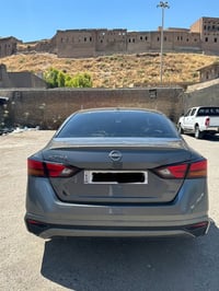 Nissan Altima 2025 SV AWD شاشە کامیرە ڕادار  ٢ پارچەی هەیە  گێرو مەکین...