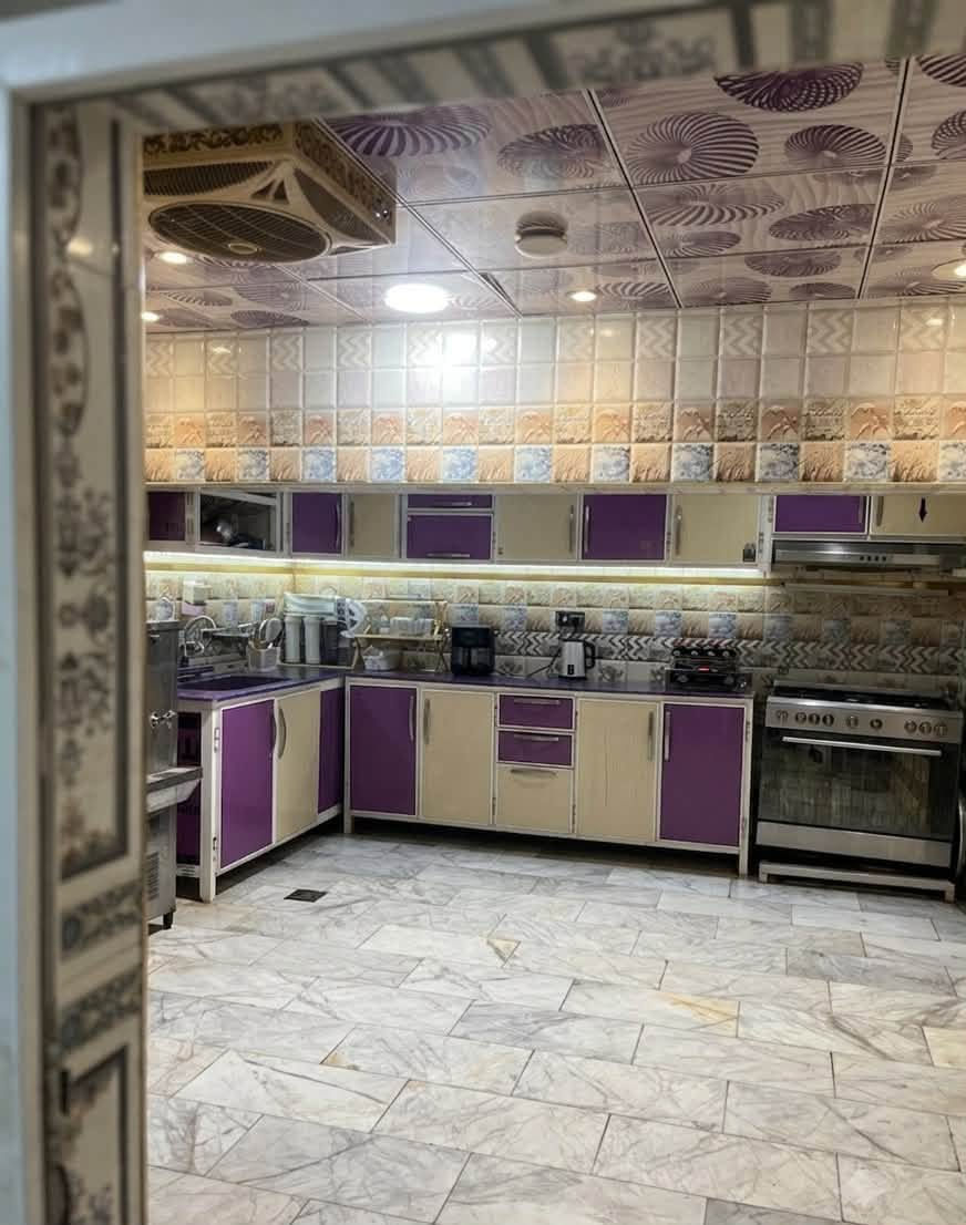 بيت للبيع 200متر في منطقة الصالحيه بناء طابقين قريب على مدرسة المسيب 
ابو علي للعقار ***********
