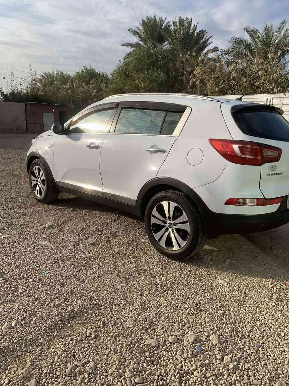 كيه سبورتج موديل 2014 وارد خليجي رقم بغداد مكينه 2000 دوش
مصبوغه عام بدون ضربه  وبيهه سونارهه 
كهربائيات تخم  تاير باتري كله شغال 
السعر 118 
العنوان /بابل مشروع المسيب 
***********
