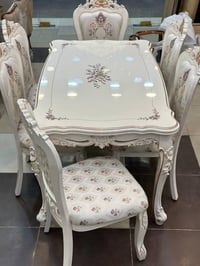 ميز طعام ملكي • ٦ كراسي • مستخدم قليل