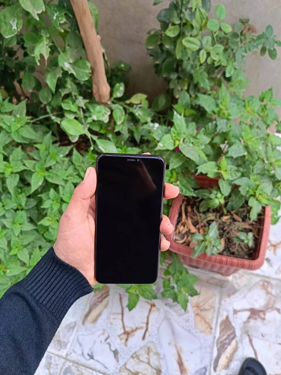 ايفون اكس اس ماكس
ذاكرة 512 جهاز شاشه وبطاريه مبدل اصلي 

كامرات فول فقط عيبه سماعه داخليه مايشتغل 

السعر 180 وبي مجال
***********
