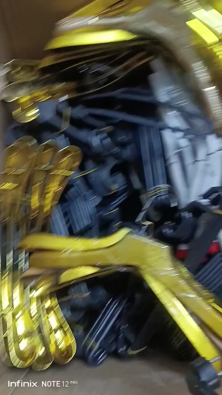 تعاليق ملابس العدد 350 قطعه عنواننا بغداد مدينه الصدر ***********
