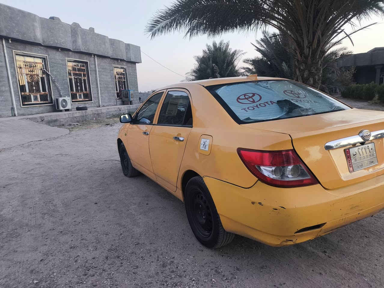 السلام عليكم  للبيع  byd  f3 موديل 2011  مكينه وكير مكفولات 
مكينه شادها قبل شهر قطع تبريد شغال صدر جديد تايرات جدد
كهربائيات كلها شغاله شاشه وكامره سنويتها ل 28 
مكان بغداد الكرخ
السعر 45 وبيها مجال
للاستفسار ***********  اتصال واتساب
