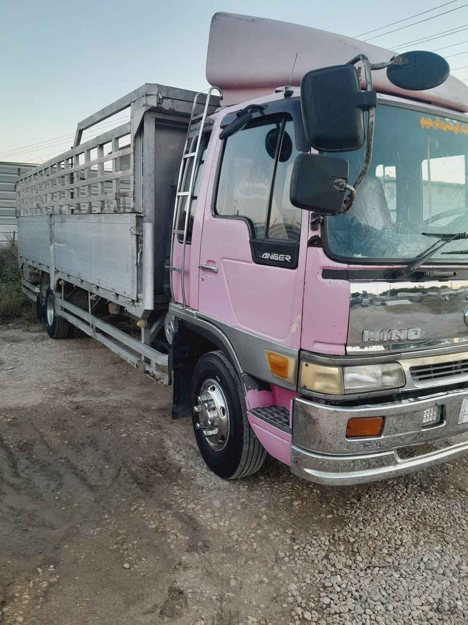 هينو انكر للبيع موديل ٩٦ سنويه مجدده طول سته وربع بلادي مكينه ٨٠ عادي لاصرف ولا بخار رقم بصره المكان حله سياره تخم تاير كبل عمل ***********
