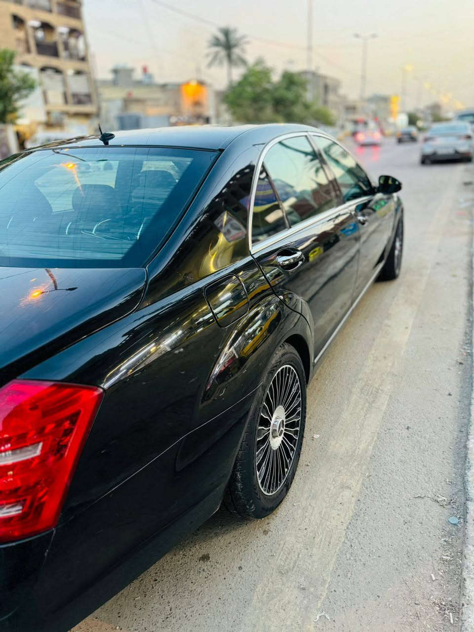 السلام عليكم
للبيع 
السيارة شرط 

Mercedes -Benz
S 350
Model :2009 أصل

#مكان السيارة : بغداد 
-------------------------------------
سلام عليكم 
للبيع  مرسيدس اس كلاص موديل 2009اصل حجم S350مكفولة من الضربة والحادث يابان مع ذلك بها سونار
تفاصيل👇🏻👇🏻
1_ بصمة
2_محرك +كير مكفولات ⚔️
3_تبريد 3 قطع +ثلاجة❄️
4_كروز سرعة🔒 
5_ سلايت ⚔️
6_  شاشة ا🖥
7_ مري قلاب مع البك
8_صندوق شفط
9_انارة ترحيب💡 خارجية وداخلية ⚔️
10_شاشة اعطال💬
11_داخل جديد جدا  كهرباء ⚔️
12_لايت زنون 
13_ مري شفط
14_ ايرباكات سليمة 
15_ويل18بلادي  ⚔️
16_سستم صوت BOSS 
17_صدر امامي خلفي جيد 🛠️
18_حساس مطر💦  
20_لايت اوتو   ⚔️
21_ وضعيات قيادة سبورت وعادي واوتو🔥
22 زراك لايت شغال
23 لايت داينمك مع حركة الستيرن
24 تجاوي خلفية كهرباء قلابة 
25 بردة كهرباء
26 سلايد رؤف
27 جام ازرق عازل للحرارة
28 استيرن تدفئه
29 دوس نيكل كروم 
30 أربع جوبلسات تصعد وتنزل حسب رغبة الشخص
31 كير ثلاث وضعيات
33 كشنات هيترات مع كهرباء
34 كشنات خزن ميموري 3 وضعيات
35 المرايا الجانبية تنطبق عند قفل السيارة 
36 تعتيم ذاتي للزجاج
37 تحكم استيرن جهتين
38 استيرن كهرباء 
39 أربع كشنات كهرباء وتدفئة 
للبيع او مراوس بتاهو موظيل ١٤او ١٥
 
الاستفسار ***********
