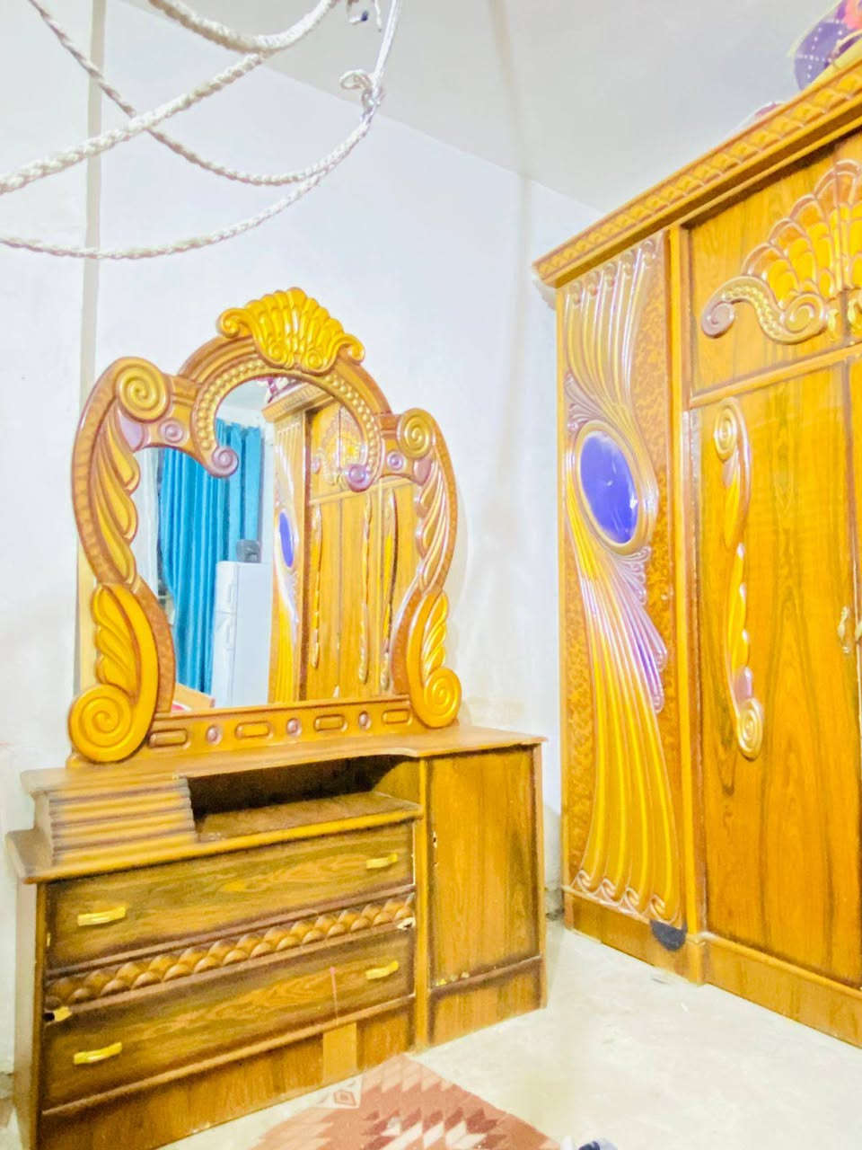 اخشاب عراقية (غرفة) للبيع للاستفسار الاتصال على رقم ***********او ***********
