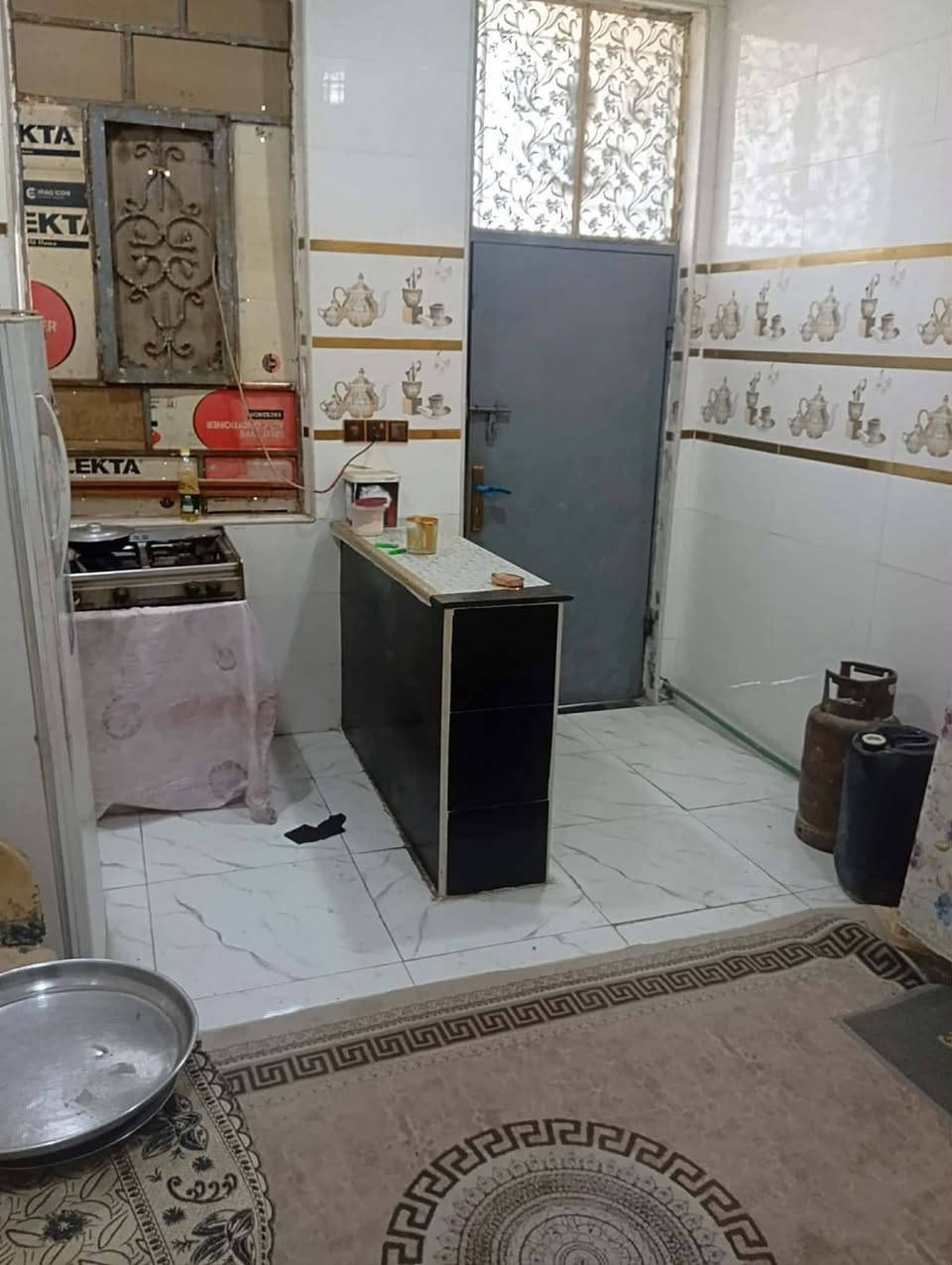 سلام عليكم
بيت زراعي 150 متر يتكون من غرفتين نوم وصاله وحمامات
رباط كونكريت سقف عكاده جديد بناء بلوك وبراني كامله عوزه فقط بياض مكان بيت سكك قرب سواق البصره يبعد عن سكك 300 متر كافة خدمات 
السعر 40 وبي مجال بسيط الاستفسار اكثر اتصل
***********
