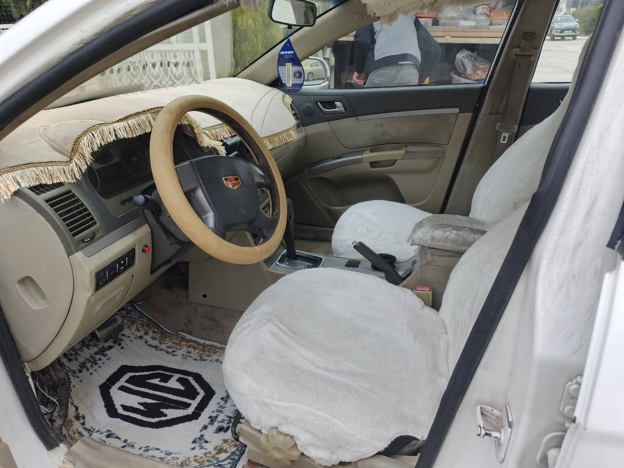 سەرەتا بەناوی خوایگەورە
جیلی ئێمگراندی ٧
مۆدێل ٢٠١۳
ڕەقەم جنوب 
سەنەوی سەوز 
 ئەوەلیاتو حاسیبەی بەشەرت 
 گێرو مەکینەی گۆراوە بۆ. مەکینە١٦کرۆلا 
 گێڕوو مەکینەو. ئەوەلیاتو حاسیبەت بەشەرت ئەدەمێ. پارەی کەسی تیا نەبێت. لایتەکانی پێشەوەی لۆکە تازە گۆڕاوە ..چوارتایەیی زۆر باشی لەژێردایە 

سەیارەکە سنوقی داعمە ناوی گرتوە
 پێشی کەپسە 
سەیارەکە عام بۆ یاخە ..بەڕێزان سەیارەکە ۱۰۰ دۆلارێک مەسروفی تێدایە 
نرخی 30گەڵا گۆڕینەوەش دەکەین بە سەیارەی تۆماتیک ..تکایە موشتەری نیت ماڵی خەڵک سووک مەکە لەگەڵ ڕێزدا

***********
