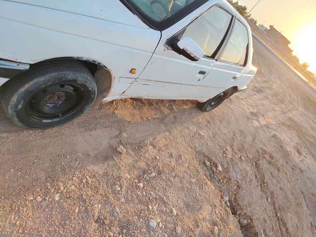 سلام عليكم  بيجو  405 جي ال اكس
موديل  ٢٠١٠ مكفولة من الضربة
كير مكينة  حدادية جديد
التبريد عوزة كمبريسر 
رقم قادسية انكليزي   بسمي. 
  ***********   مكاني  الدوانية
السعر  ٢٦ وبية مجال قليل
