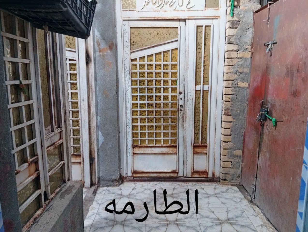 اللــــــــــــــهم صــــــــــــل على محمد وال محمد 
‏🏡 للبيع — بيت سكني في الغراف / حي الحرية
‏📍 الموقع: الغراف — حي الحرية
‏📐 المساحة: 100 متر
‏🔹 مواصفات البيت:
‏بناء طابوك
‏سقف صب كونكريت
‏يتكون من:
‏• غرفة
‏• صالة
‏• استقبال
‏• صحيات
‏• عدد 2 مناور
‏✅ البيت مناسب للسكن وبناءه مرتب.
‏📞 للاستفسار مراسله واتساب غير متواجد على الفيس 
‏***********
