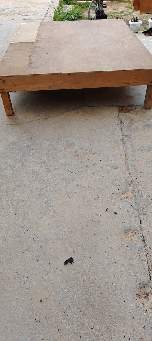 كنتور صاج 5 بوب حطاطة 275 وبيه مجال
كنتور صاج بابين حطاطة 120 وبيه مجال
تخت نفرين 50 الف
العنوان.. الكرابلة قرب الناحية 
***********..متوفر واتس آب على الرقم
