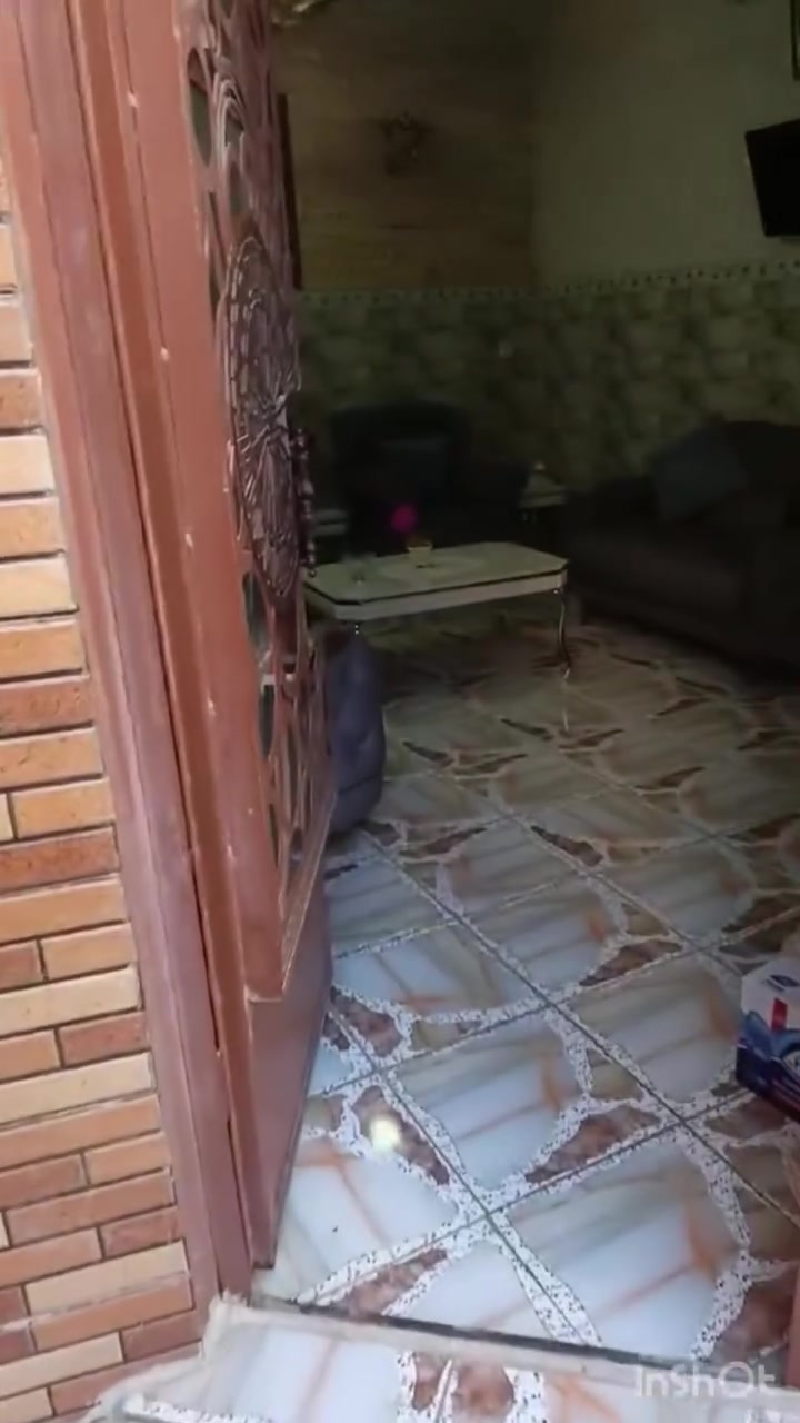 السلام عليكم بيت للبيع يحتوي على مشتملين ارضي وطابق ثاني  كل مشتمل باب وحد كما موضح في الصوره الارضي يحتوي على طرمه وصاله وغرفتين كبار ومنور وحولي هوه مطبخ وصحيات اما الطابق او المشتمل ثاني يحتوي عله صاله ومطبخ وحمام ومرافق مشترك وغرفه كبيره جدا وصطح الموقع الكاضميه شارع المشاط للاستفسار الاتصال عل رقم 
***********
