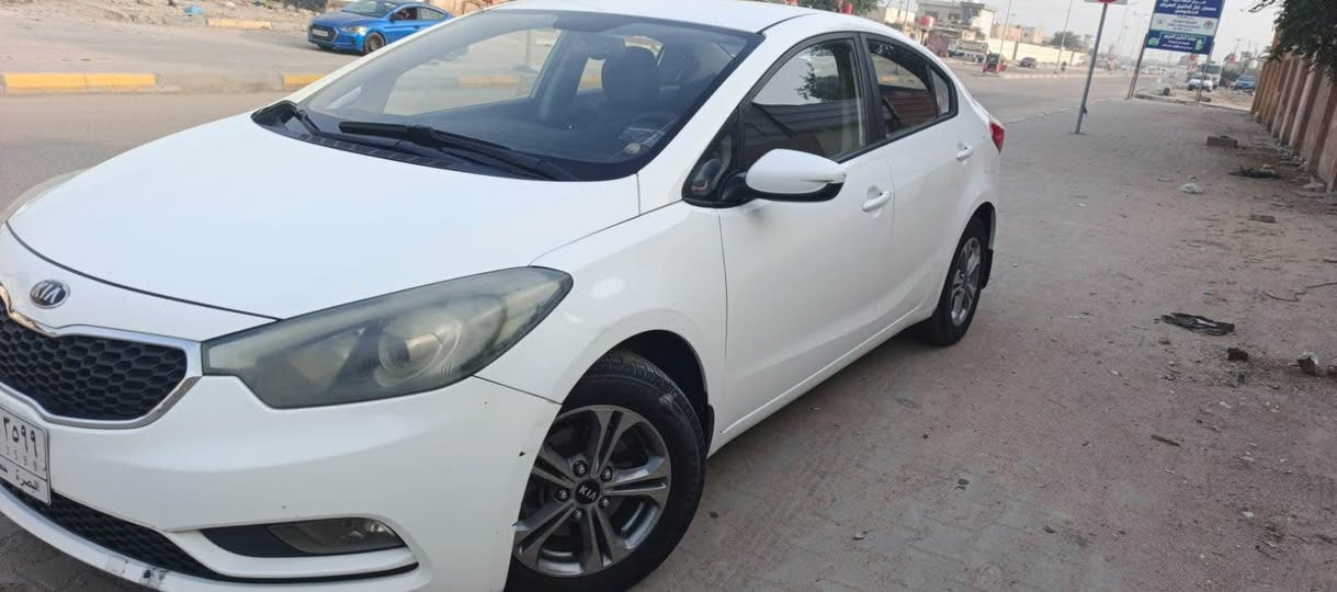 السلام عليكم 
سيراتو  مديل 14 السيارة كفاله ضربه وصبغ وتبديل عدا بارد بيها خفيف شوف العين رقم بصرة بأسمي شرط التحويل السيارة جاهزه ماشيه 177 الف اي نقص ما بيها السعر 125 للاستفسار اتصل على *********** البصرة, العراق
