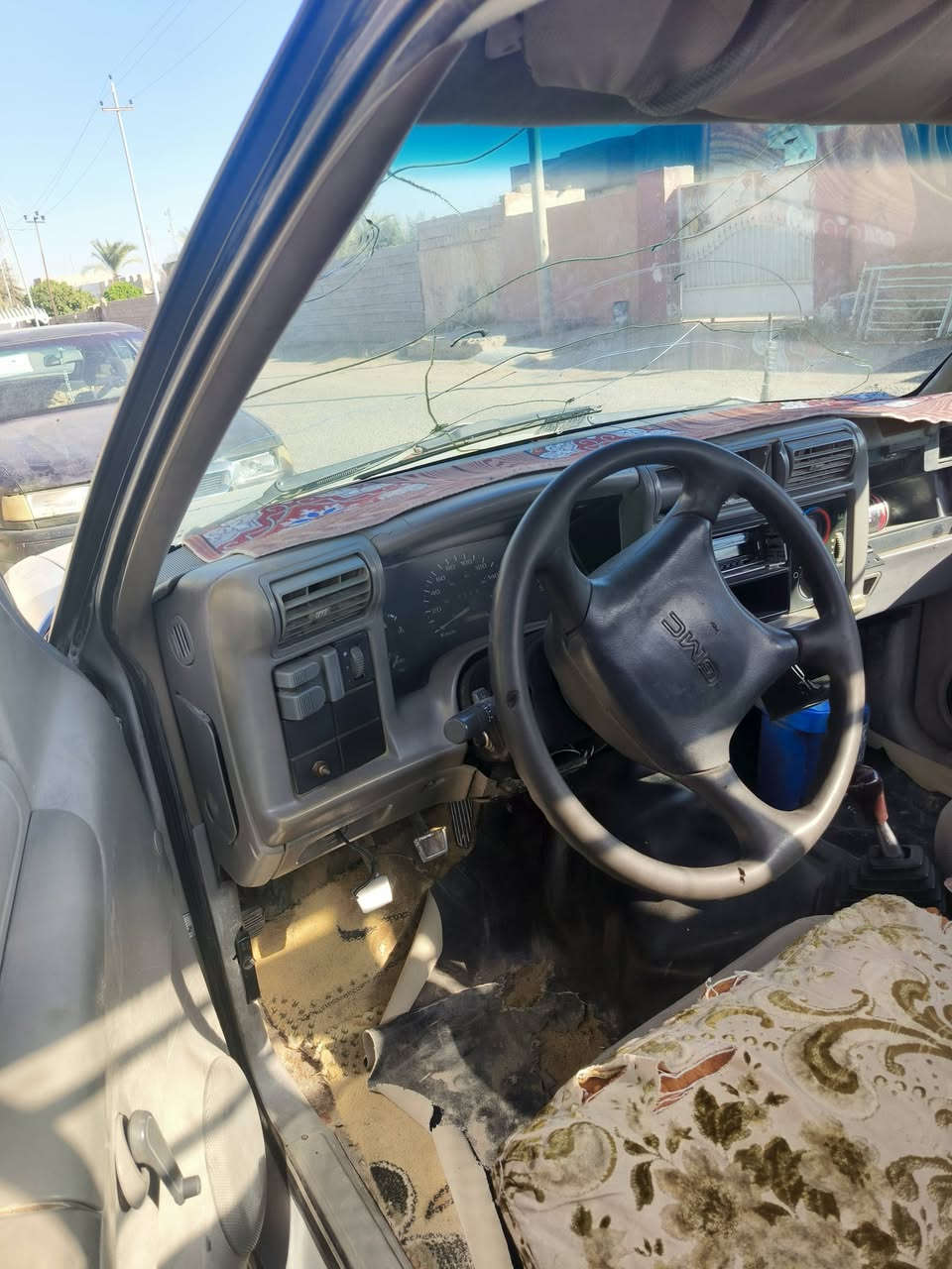 ‏جمسي
‏محرك كيا 
‏سيارة جاهزه من كلشي
‏السيارة ماشيه معاملة تحويل من الصبح 
‏موديل  98
‏العنوان تكريت 
‏السعر :15
‏وبيها حك الجيه 
‏للاستفسار:***********
