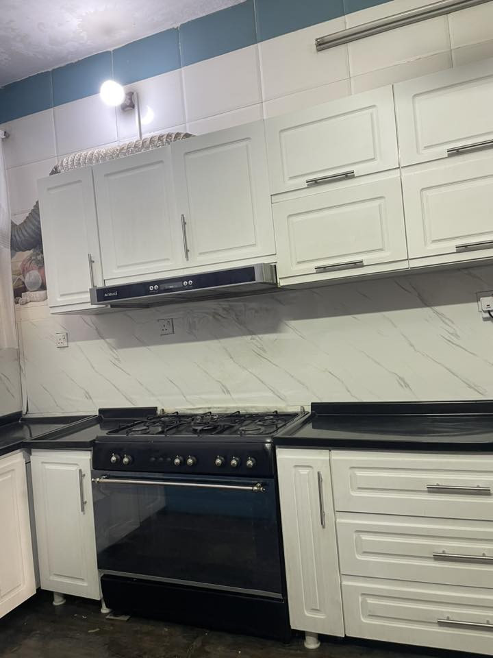 كاونتر ٧٠٠ الف مع طباخ شفاط دهون ومايكرو ويف 
قياسه ٣ ونص
*********** بغداد
