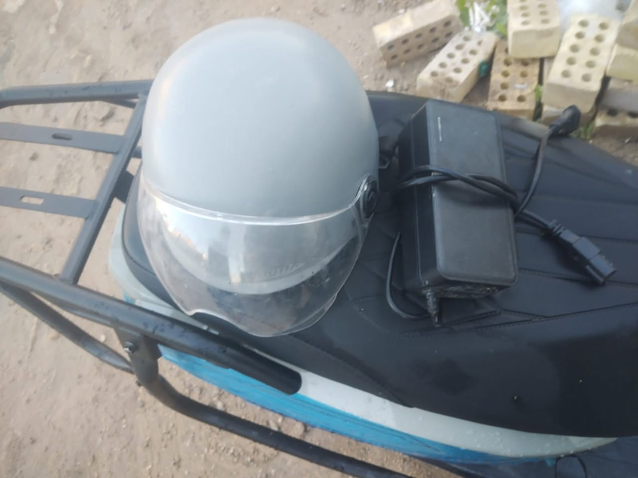 سلام عليكم دراجه سكنس ام عيون للبيع
السرعه 100
ملف 2000
6بطاريات ليثيوم
استعمال اسبوع
لايت زنون
صندوك جبير
مع شاحنه
وخوذه
وجادر حمايه مطر وشمس
..................................................
مكان بغداد الزعفرانيه
السعر 700 وبيهه مجال
***********
