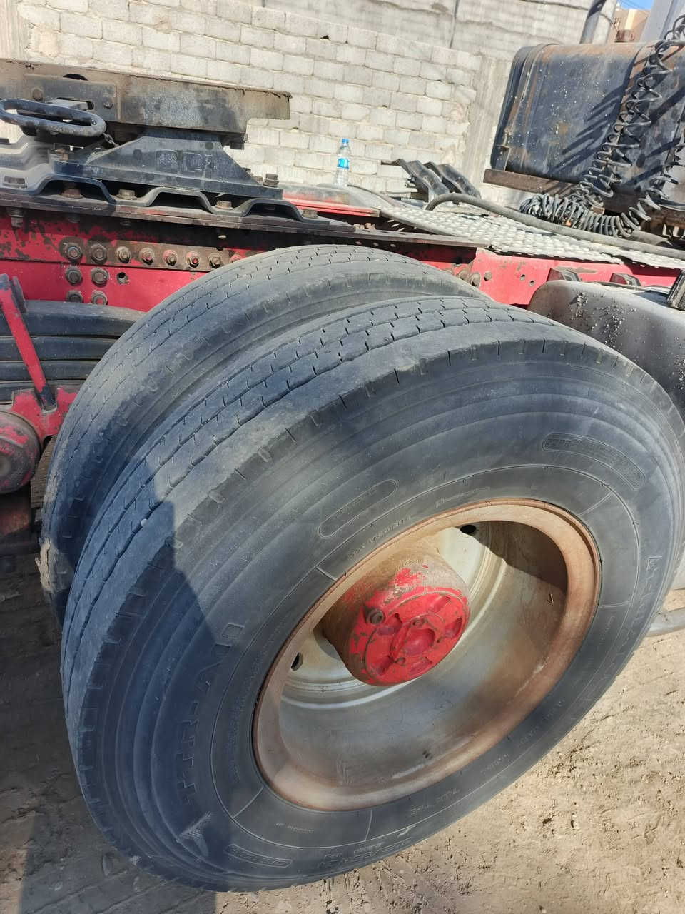 السلام عليكم تايرات للبيع 24نص عمرة يرهم مراوس 22ونص الاستفسار على رقم ***********
