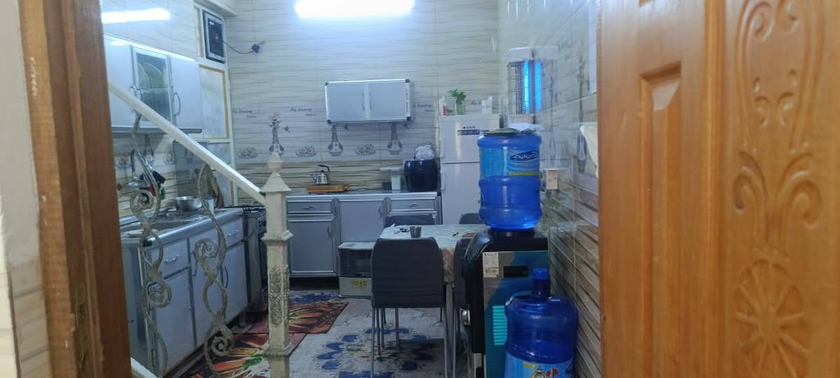 بيت ٥٠ متر طابو ملك بكراره بشارع ١٥ البيت طابقين طابق اول هول مطبخ صحيات وطابق الثاني غرفتين غرفه كبيره وغرفه صغيره السعر ١٢٥ الاتصال على الرقم ***********
