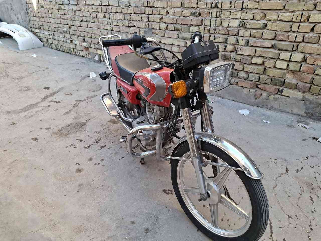 دراجة للبيع خمسه كير رقم اسود نكره سلف مكان نجف كوفه سعر ٤٥٠ وبيهه مجال هاذا رقم موبايلي ***********
