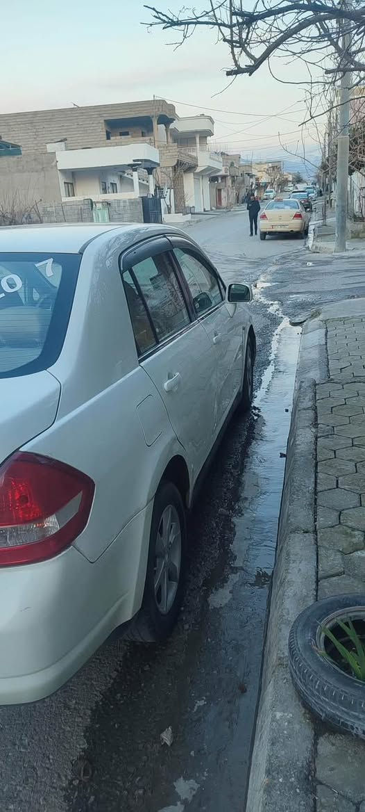 تيدا بؤفرؤشتن مؤديل 2007
ساره كه زؤر خاوينو توندو تؤله  گير حاديه  
يه ك جه مه له خى دواوه ى لا ى سه كنى هه يه له گه ل سن دوق ما با قى هيجى نيه سحرى ٧٧ گه لاو مه حامه له 
***********
***********
