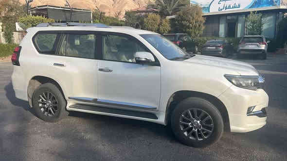 السلام عليكم .

للبيع تويوتا برادو  موديل20السبير ما نازل بشارع

 رقم بغداد بااسمي  الواحات الجديده هزه وسنويه 

ماشيه 53 الف كيلو  استخدام شخصي . 

محرك 6  سلندر 4000 
السعر43000$

مواصفات السيارة .نص الفول  

سيارة جديدة

بصمه.

المري شفط.والاشاير بالمري.

كراسي  جلد كهرباء  ( الاماميه ) 

تحكم استرين جهتين.

لايتات زنون.

حساسات خلفيه مع كأمره .

ثلاجه .

اسبير تعليك.

دخول ذكي .مع اربع جامات اوتو.

طفايه حريق .

نظام APS . 

شاشه الجبيره 

مانع انزلاق.  

السياره كفاله كير ومحرك ..بيهه شخطة  كما مبين في الصورة

 بغداد زيونة //رقم الهاتف  ***********
