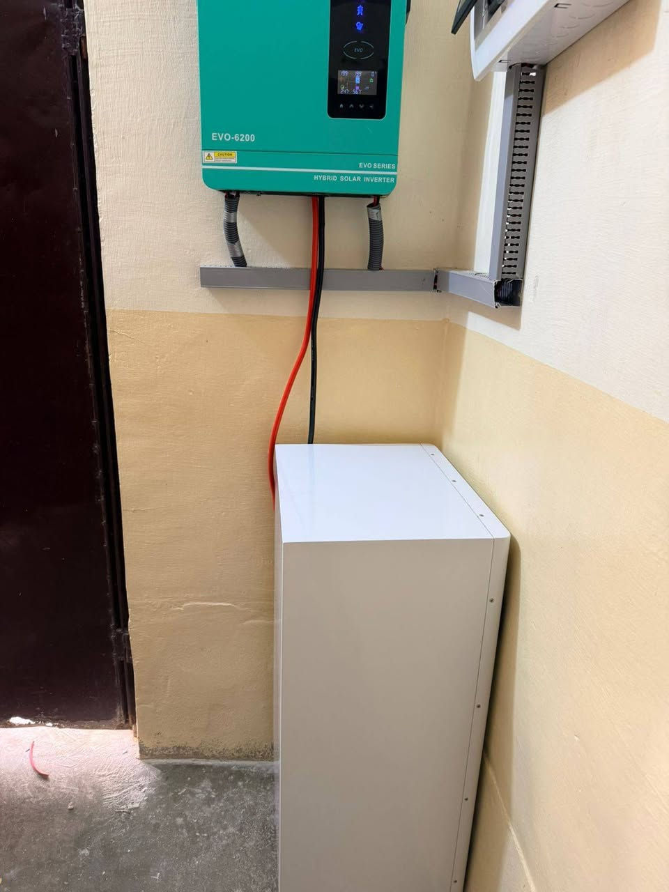 يتوفر نظام الدفع بالنقد أو الأقساط
مواد من احسن المناشىء وضمان حقيقي 

تم بحمد الله تجهيز و تنصيب منظومة طاقة شمسية في قرية شكراً في قضاء الشرقاط. 
          
تجهز المنظومة للمنزل ب 12 امبير نهاراً و 15 أمبير ليلاً(بالتناوب مع الوطني) 

مكونات المنظومة: 
¶  6 الواح نوع جينكو ذات وجهين ذات كفائة عالية بضمان  10 سنة تم تثبيت الالواح على هيكل معدني مصنوع من الحديد المغلون المقاوم للصدئ. 
¶ جهاز انفيرتر  حجم 6.2 كيلو واط  بضمان سنة. 
¶  بطارية ليثيوم 15 كيلو واط-ساعة بضمان 5 سنوات. 
¶ لوحة توزيع وقواطع دورة مع جوزات ذكية.
¶ كونتكتر تحويل آلي بين الوطنية والطاقة الشمسية. 
¶ كيبلات خاصة بالتيار المستمر والتيار المتناوب. 
مع اجهزة حماية للمنظومة

العنوان: السوق الجديد- قرب مطعم قصة - الشرقاط - صلاح الدين

يمكنكم التواصل معنا على الارقام التالية:
*********** / ***********
واتساب وتلكرام: ***********
انستكرام: adwaa_comp
#أضواء_للطاقة_الشمسية_الشرقاط_صلاح_الدين
