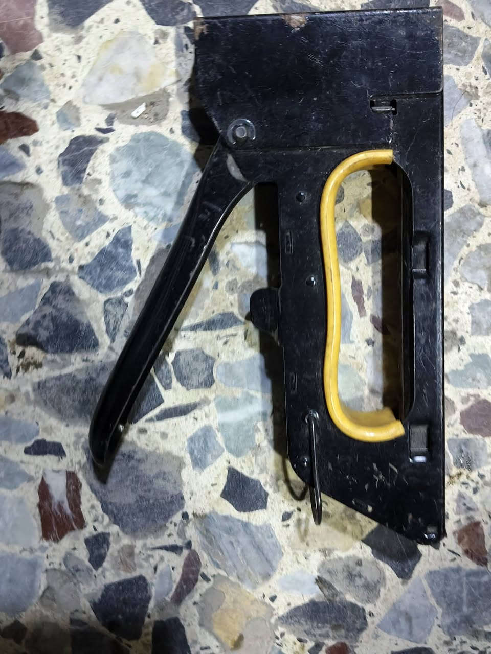 غراض مال حاويه اصليات مال BMW شنو احتاجه موجود مال حاويه اصلي ماركه وسعرنا اقل من سعر المحلات بنص  ويتوفر غراض جارجر وجميع السيارات الامريكية وسعرنا اقل بنص من اسعار المحلات وغراضنه كلها مال حراريه اصليات وناركه ساعات نوزلات حساست لايتات دك فيس كيجات عقول مسجاات سبايدرمان احبه كلشي وصلي وسعارنه نص اسعار المحلات اقل شرط وكلشي متوفر كلشي لا bmw  و للجارجرات بالسيارات الامريكي يوجد توصيل لجميع مناطق بغداد وبالعراق توصيل سريع ساعه او ساعتين بس سعر يختلف التوصيل سريع الخاص. والتوصبل العادي من يوم إلى يومين  بغداد 5 آلاف محافضات 10 آلاف مكاني بغداد الحسينية بالبداية قرب مطعم الامير على الشارع قريب كلش الشراي يجي خاص او يتصل هذا رقمي ***********
