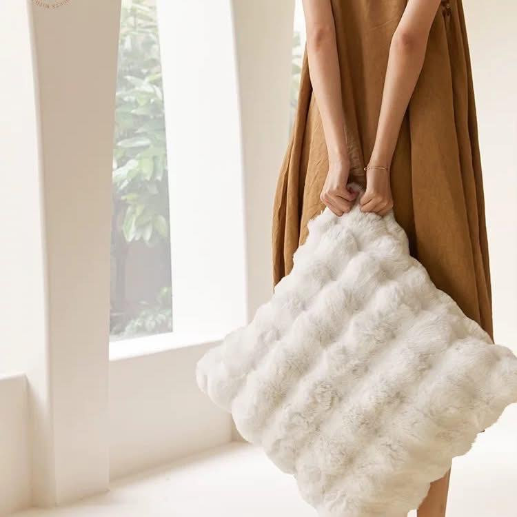 وجه كوشة فرو أرنبي 
#ملاحضة الفرو الكثيف 
خامة فائقة الكثافة والنعومة 
سعر الزوج (( 2,000)) 
واتساب 💬
***********
