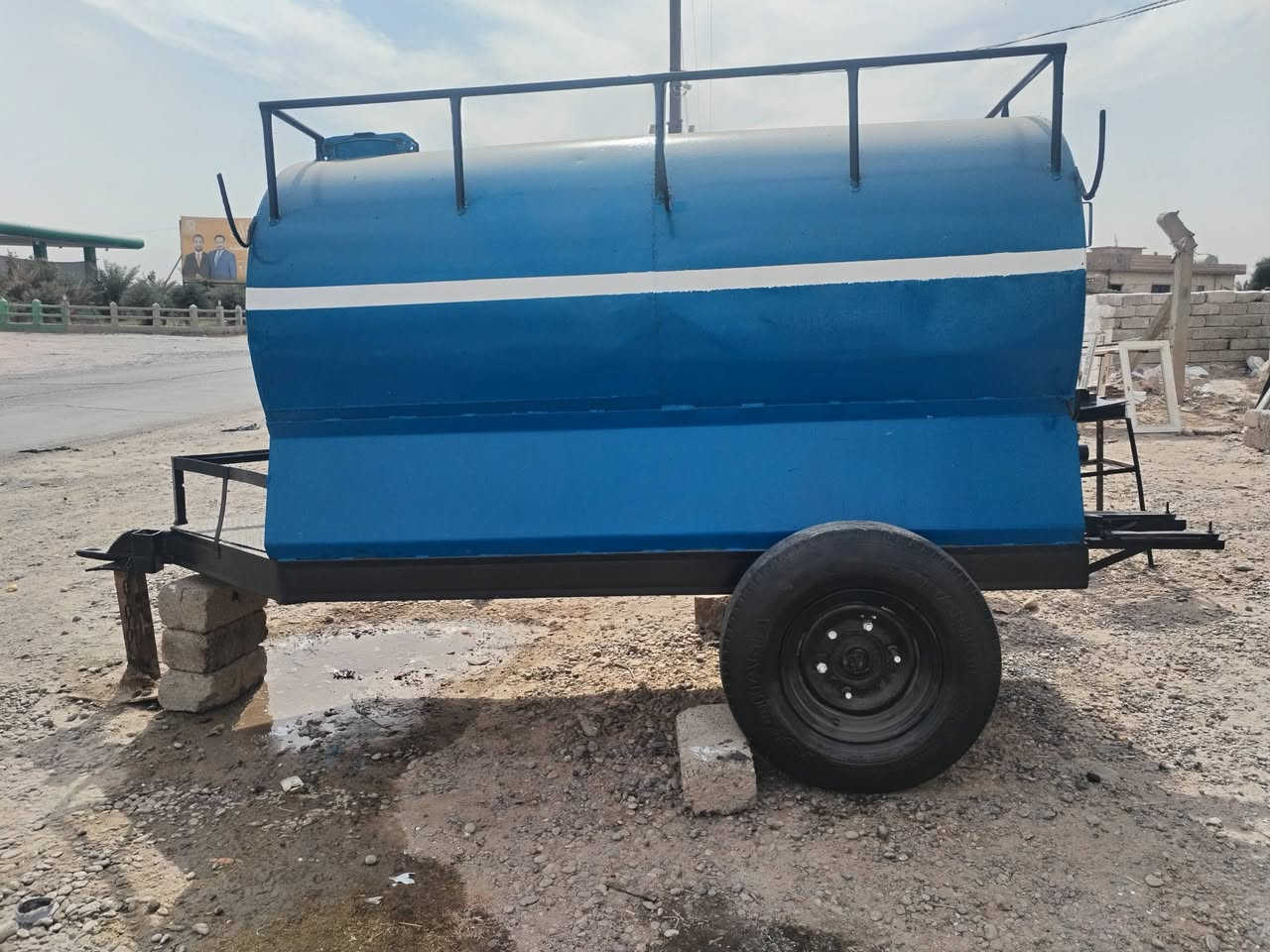 السلام عليكم مقطوره للبيع نضافه فول مصبوغه كامله رقم الهاتف *********** //***********
